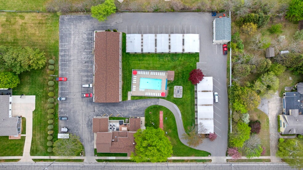 More Photos Of 612 N Lakeshore Dr, Ludington Hotel For Sale