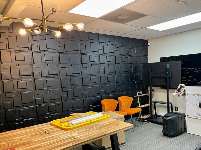 More Photos Of 2119 W Brandon Blvd, Brandon Storefront Retail Office For Lease