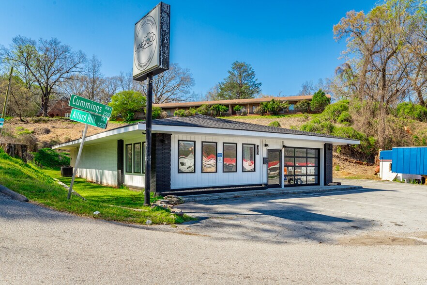 More Photos Of 2502 Cummings Hwy, Chattanooga General Retail For Sale