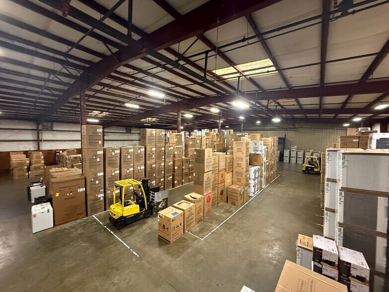 More Photos Of 3303 McDougall Ave, Everett Manufacturing For Lease