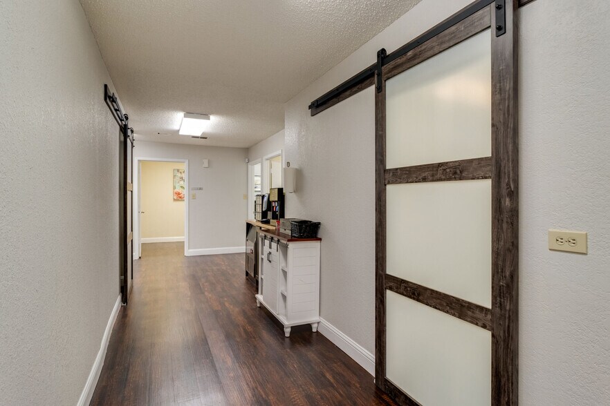 More Photos Of 5710 Watauga Rd, Watauga Office For Lease