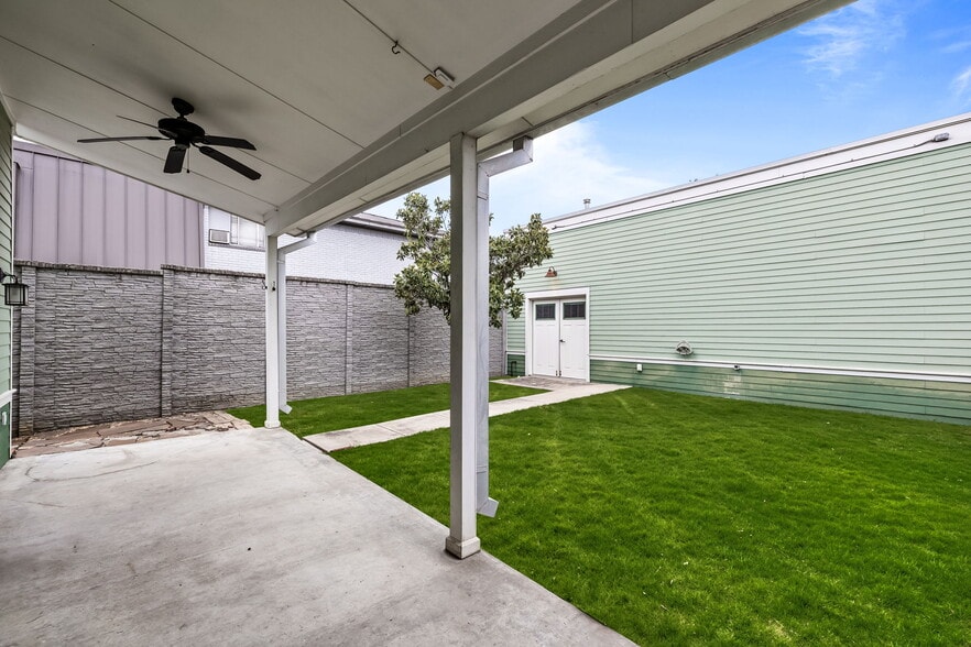 More Photos Of 1515 E Belt Line Rd, Carrollton Office Residential For Sale