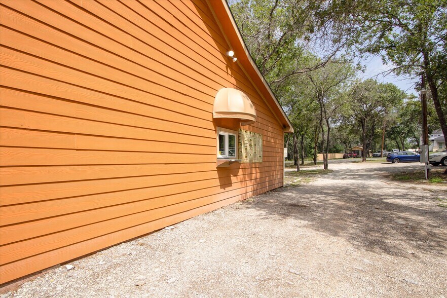 More Photos Of 3710 Waterwood Pass, Elmendorf Restaurant For Sale