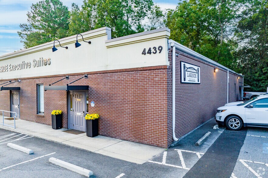 More Photos Of 4421-4439 Carnes St, Acworth Office For Sale