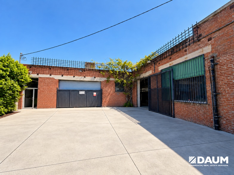 More Photos Of 644-648 Mateo St, Los Angeles Warehouse For Sale