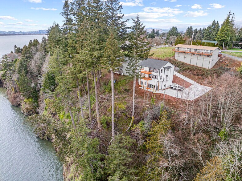 Primary Photo Of 572 Columbia St, Cathlamet Apartments For Sale