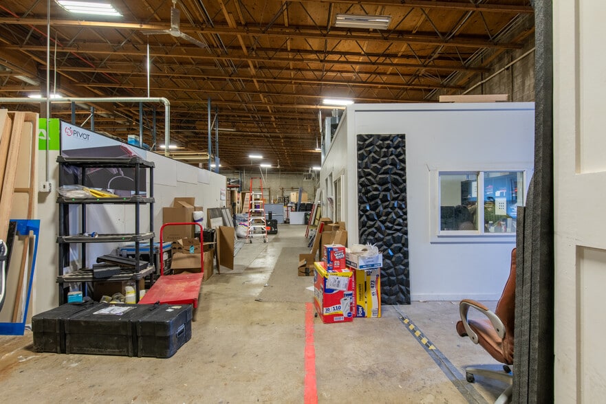 More Photos Of 248-282 W 33rd St, Ogden Distribution For Lease