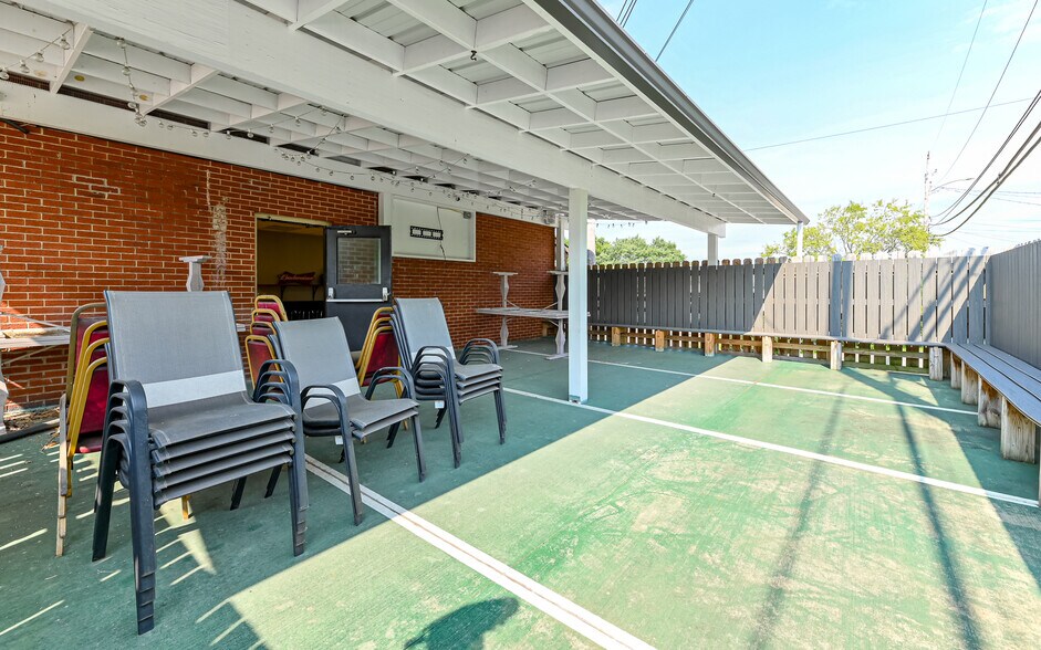 More Photos Of 2615 Freeport Rd, Natrona Heights Bar For Lease