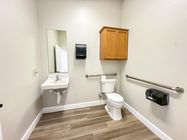 More Photos Of 2251 Double Creek Dr, Round Rock Medical For Lease