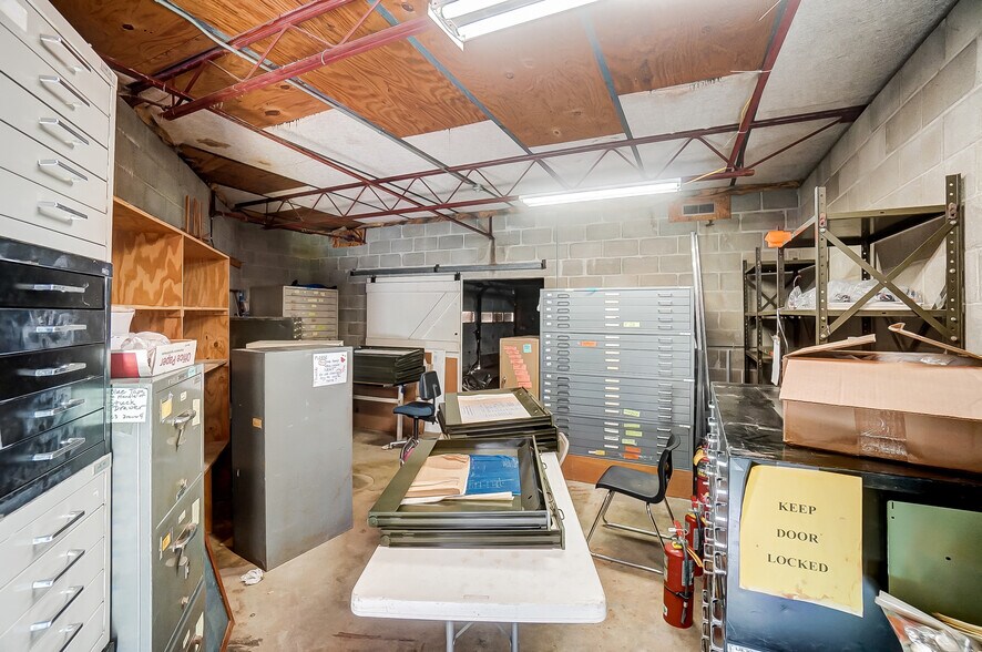 More Photos Of 800 Livermore St, Yellow Springs Research And Development For Sale