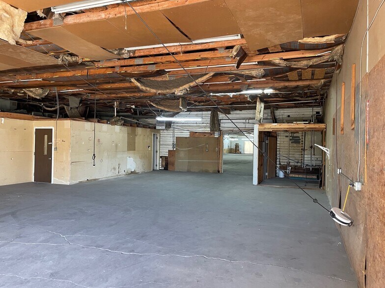 More Photos Of 105 N 9th Ave, Evansville Warehouse For Sale