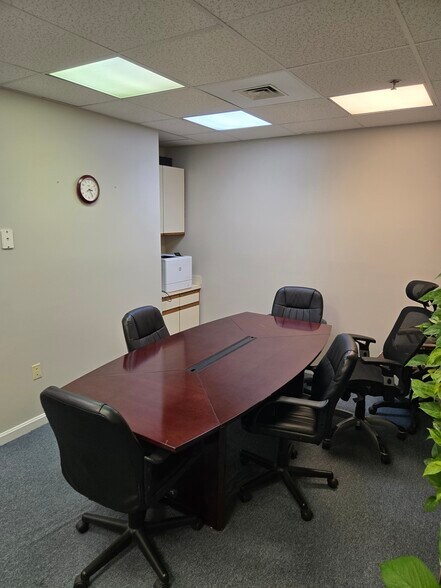 More Photos Of 50 Nashua Rd, Londonderry Office For Sale