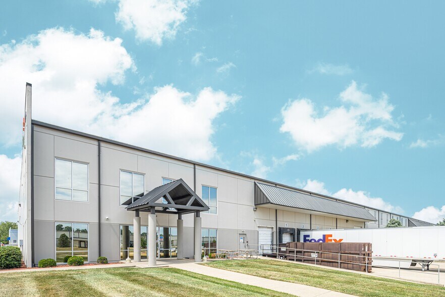 More Photos Of 7201 Intermodal Dr, Louisville Warehouse For Lease