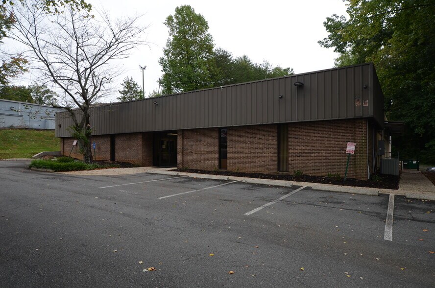More Photos Of 4000 Brownsboro Rd, Winston-Salem Light Manufacturing For Lease