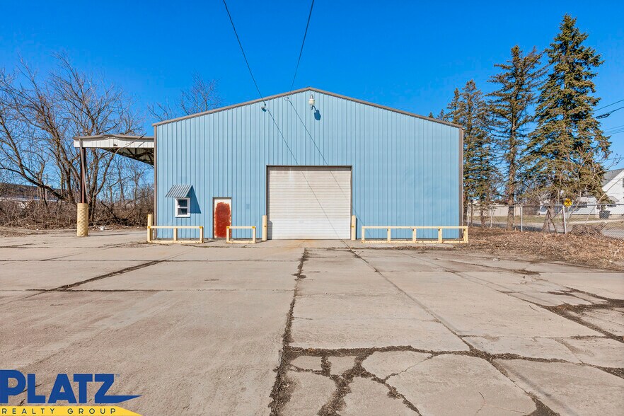 More Photos Of 1929 Larchmont Ave NE, Warren Warehouse For Sale