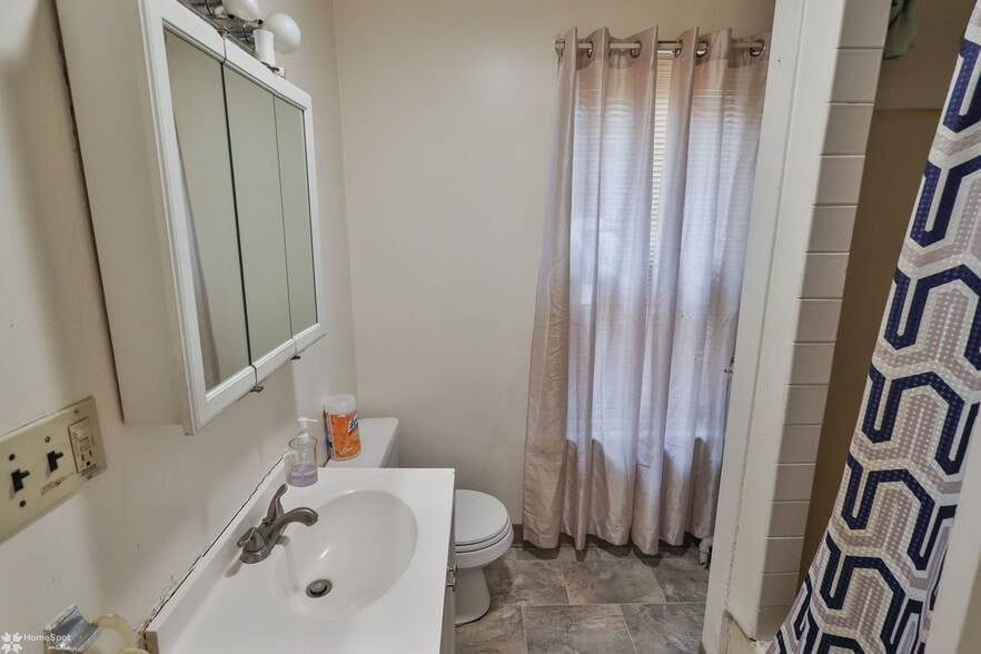 More Photos Of 220 S Madison St, Allentown Specialty For Sale