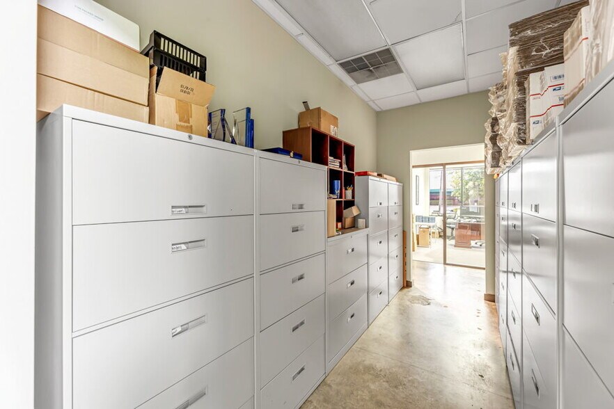 More Photos Of 115 Pomona Dr, Greensboro Office Residential For Lease