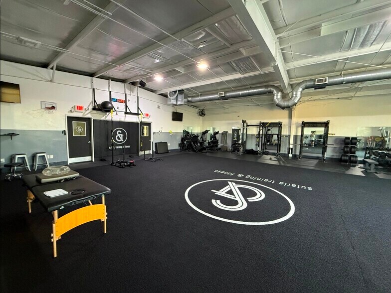 More Photos Of 5830 Star Ln, Houston Light Distribution For Lease