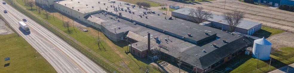 More Photos Of 1900 Pleasant St, Dekalb Manufacturing For Lease