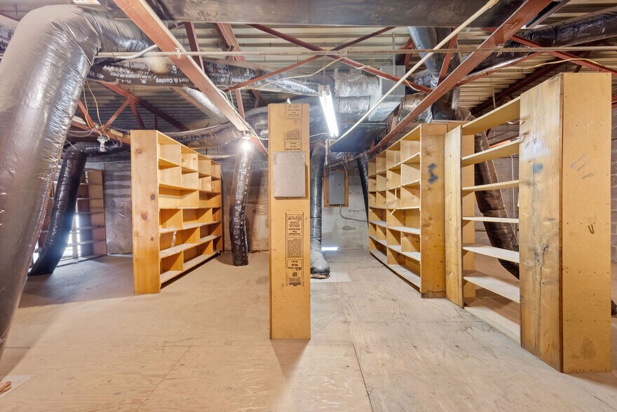 More Photos Of 104 N Duane Ave, Endicott Industrial For Lease