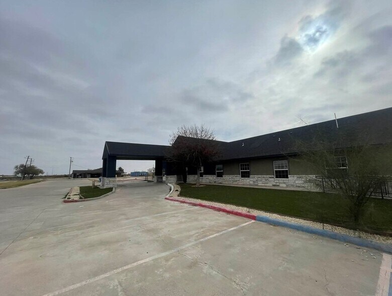 More Photos Of 237 W 21st St, Fort Stockton Schools For Lease