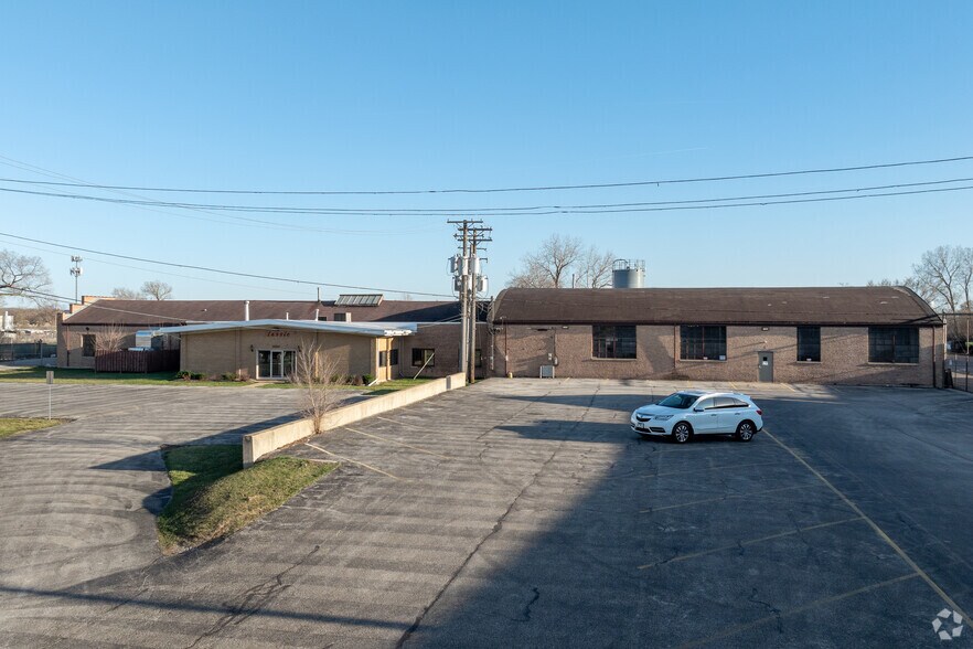 More Photos Of 3800 Wesley Ter, Schiller Park Warehouse For Sale