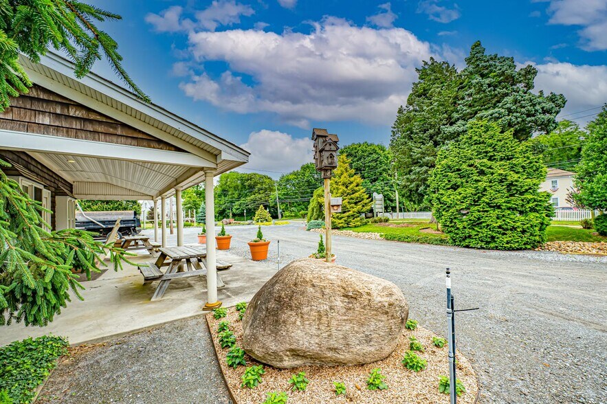 More Photos Of 185 N Country Rd, Mount Sinai Garden Center For Sale