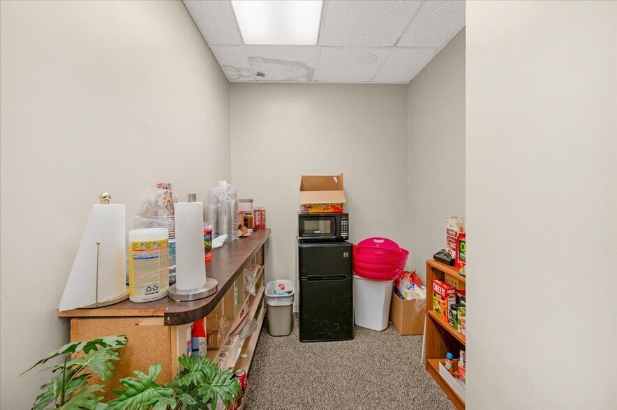 More Photos Of 339 W D St, Lemoore Storefront For Sale