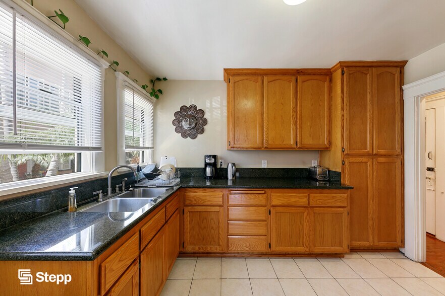 More Photos Of 1161 E 1st St, Long Beach Apartments For Sale