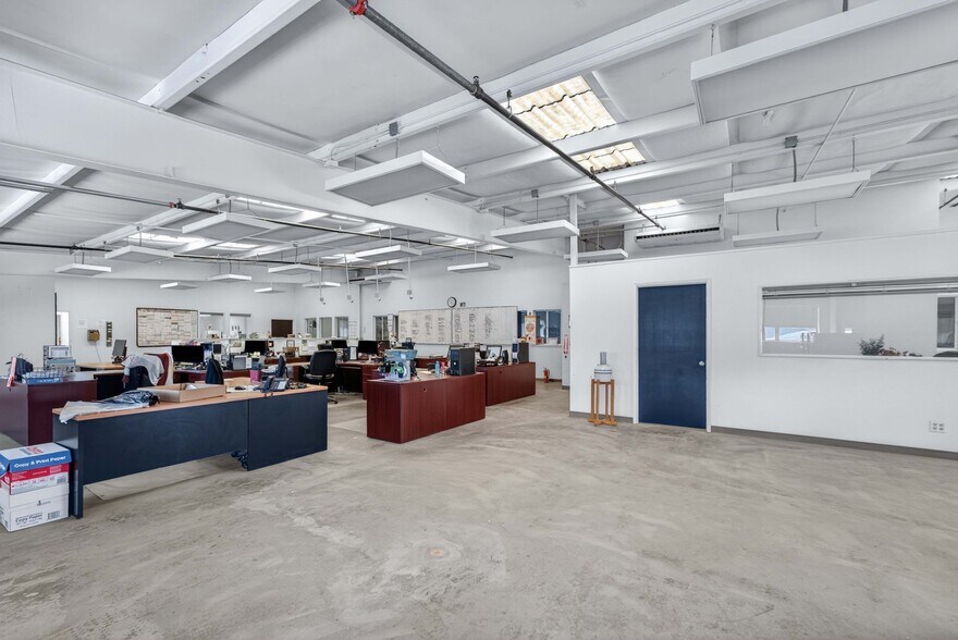 More Photos Of 182 Lewis Rd, Royal Oaks Industrial For Sale