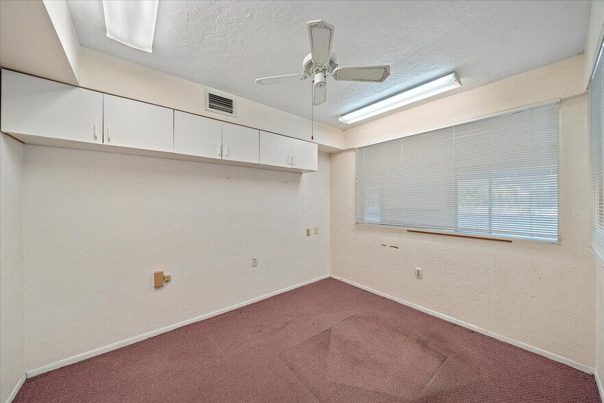 More Photos Of 4242 McIntosh Ln, Sarasota Storefront Retail Office For Sale