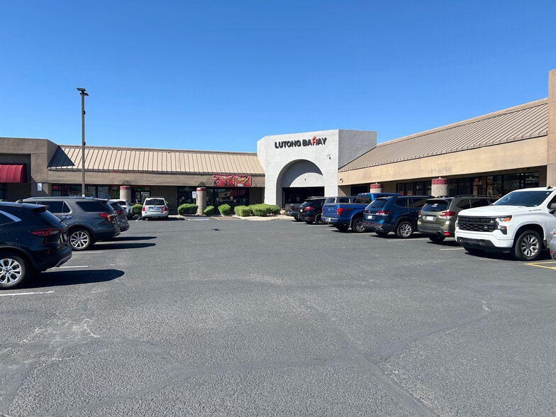 More Photos Of 9250 N 43rd Ave, Glendale General Retail For Lease