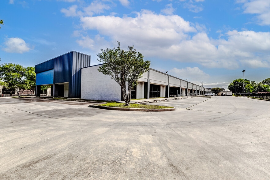 More Photos Of 8515 Fannin St, Houston Medical For Lease