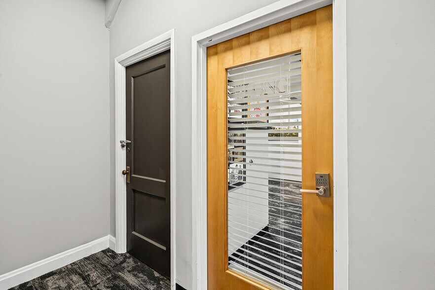 More Photos Of 300 N 5th St, Lafayette Office Residential For Lease