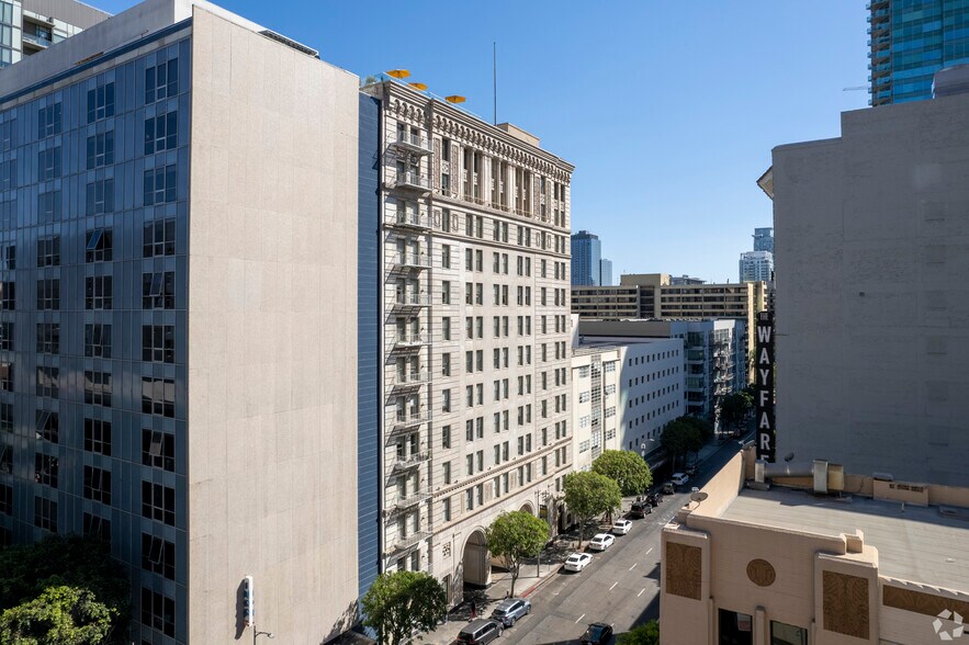 More Photos Of 810 S Flower St, Los Angeles Apartments For Lease