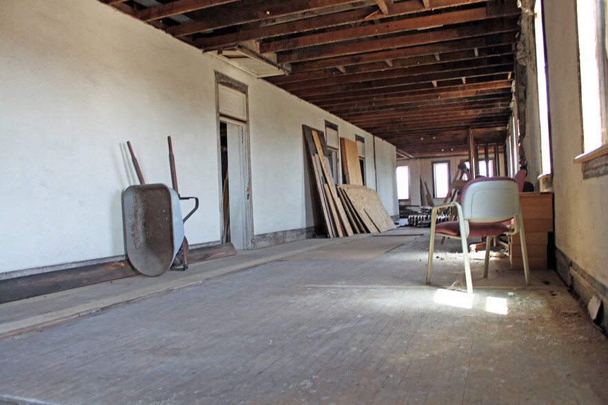 More Photos Of 512 Court St, Pekin General Retail For Sale