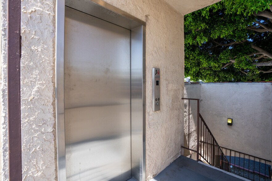 More Photos Of 11444 Washington Blvd, Culver City Medical For Sale