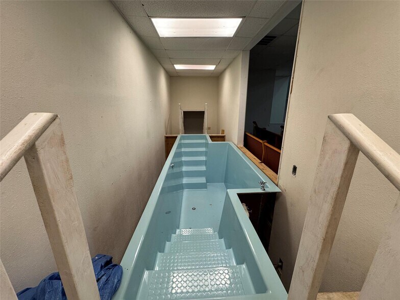 More Photos Of 1427 Russell Rd, Shreveport Office For Sale