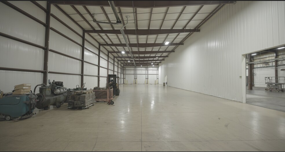 More Photos Of 10850 Hall Rd, Whitmore Lake Warehouse For Lease