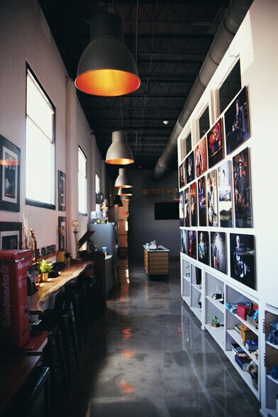 More Photos Of 2500 Emerson Ave S, Saint Petersburg Manufacturing For Sale