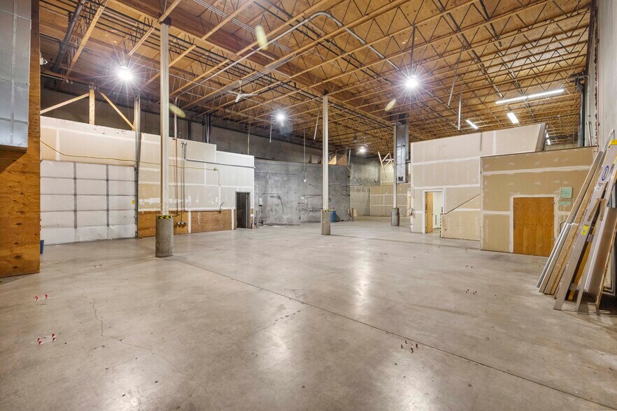 More Photos Of 6521 212th St SW, Lynnwood Distribution For Lease