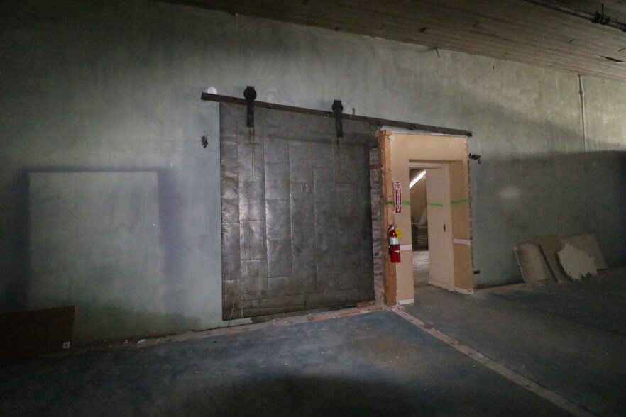 More Photos Of 305 8th St, Augusta Freestanding For Sale