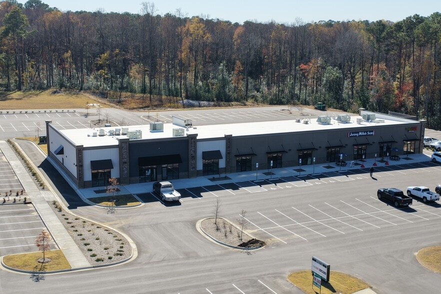 More Photos Of 5533 Corporation Drive, Hope Mills General Retail For Lease