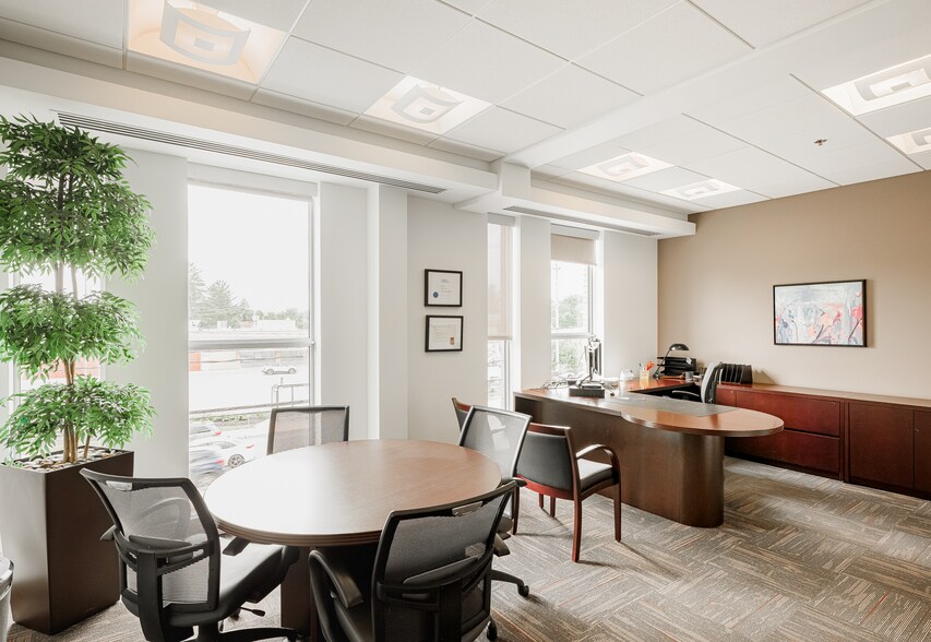 More Photos Of 1070 Boul du Curé-Labelle, Blainville Office For Sale