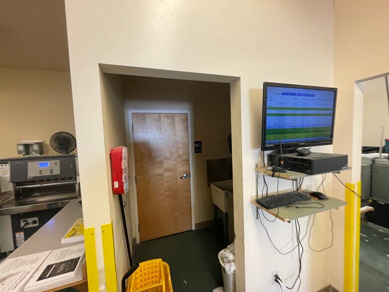 More Photos Of 25560 Technology Blvd, Punta Gorda Office For Sale