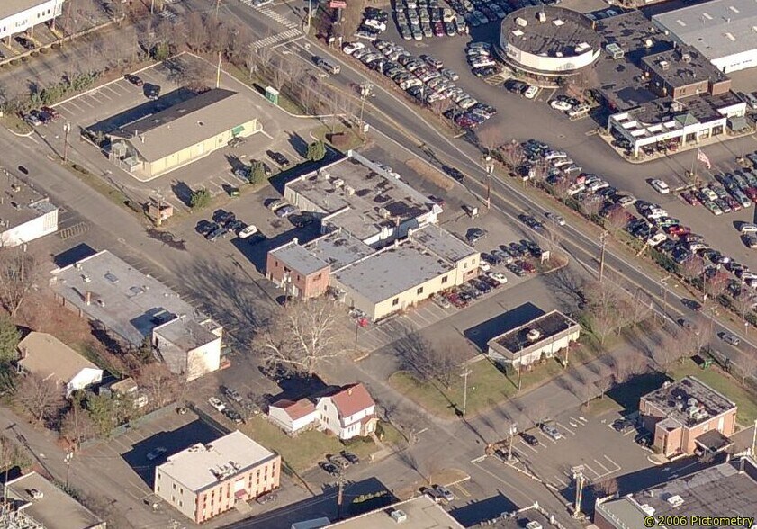 More Photos Of 180 Amity Rd, Woodbridge Freestanding For Lease