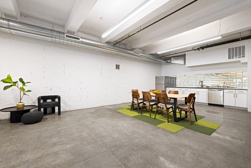 More Photos Of 426 W 14th St, New York Office For Lease