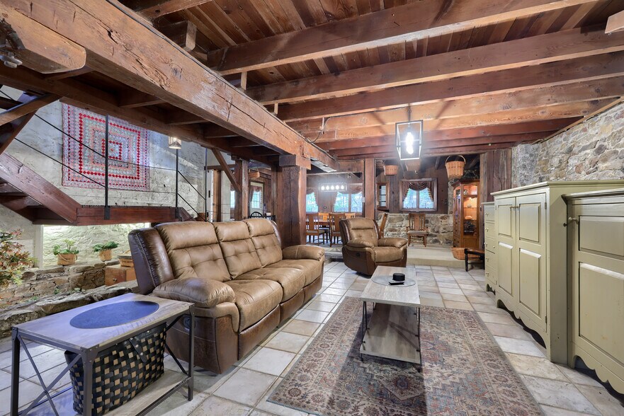 More Photos Of 9043 Mountain Rd, Alburtis Office Residential For Sale