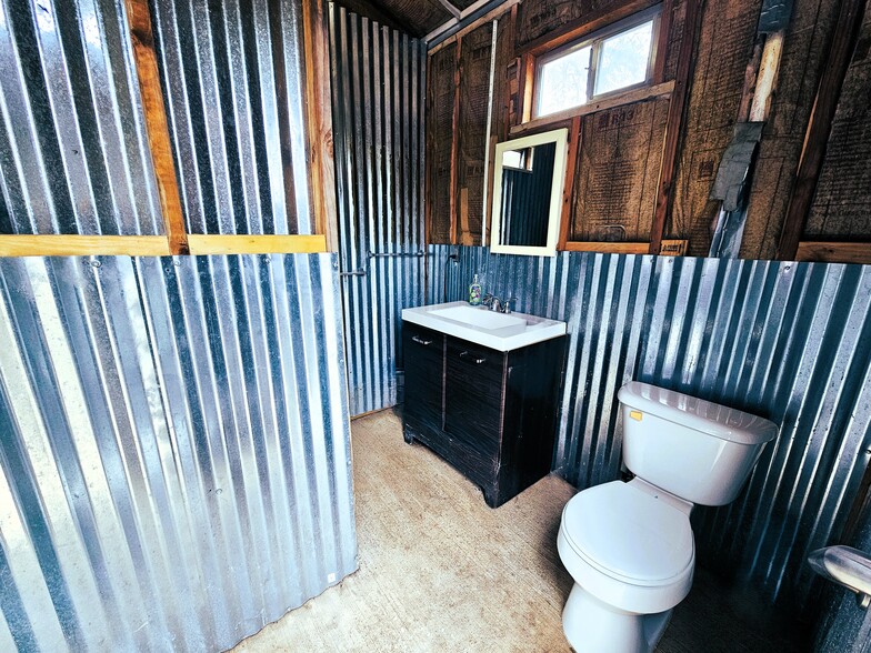 More Photos Of 605 Lakeshore Ln, Bandera Manufactured Housing Mobile Home Park For Sale