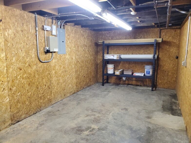 More Photos Of 802 Pierce St, Omaha Warehouse For Sale